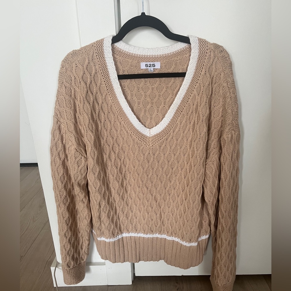 525 America Tan and White V-Neck Cable Knit Sweater